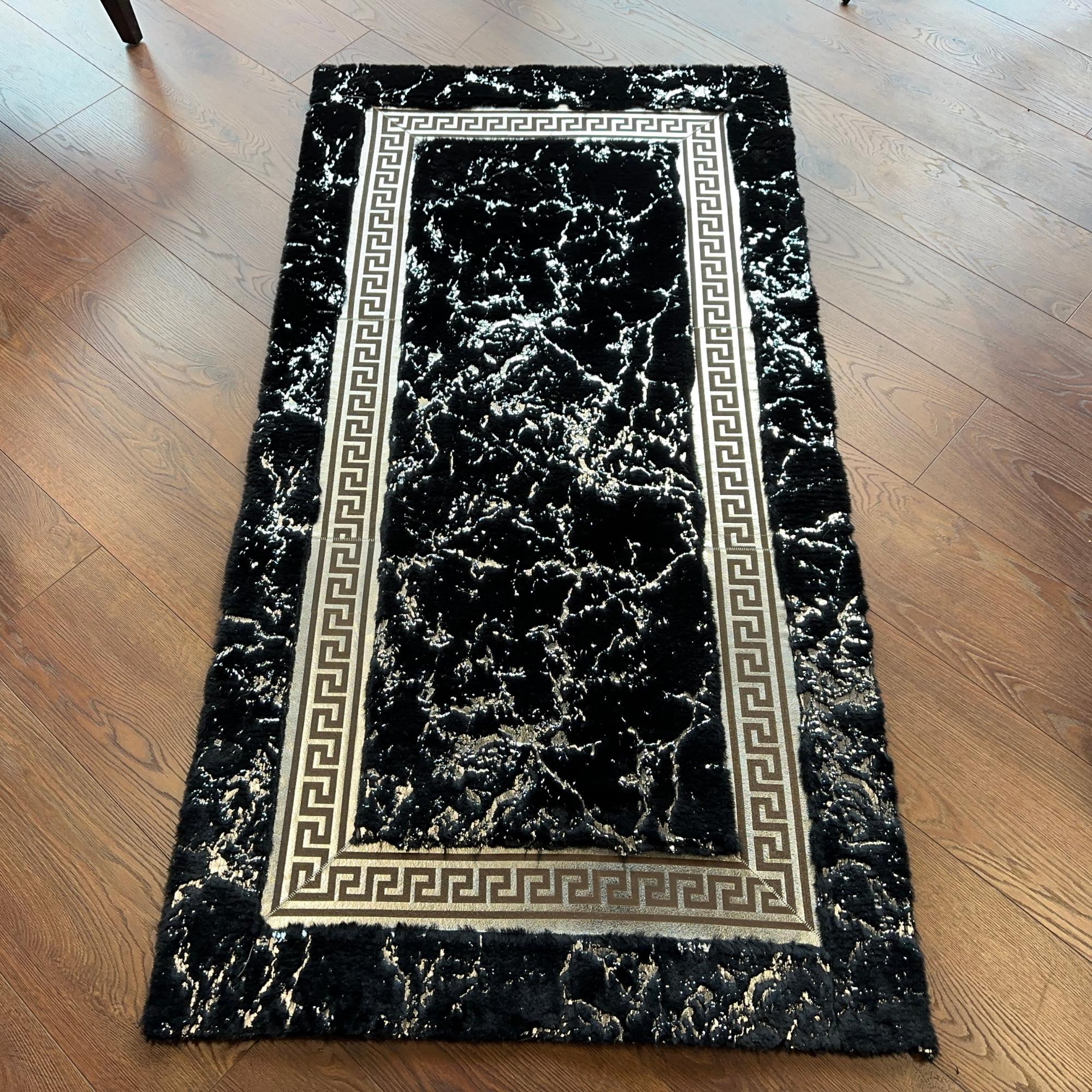 Black Marble Pattern Plush Rug