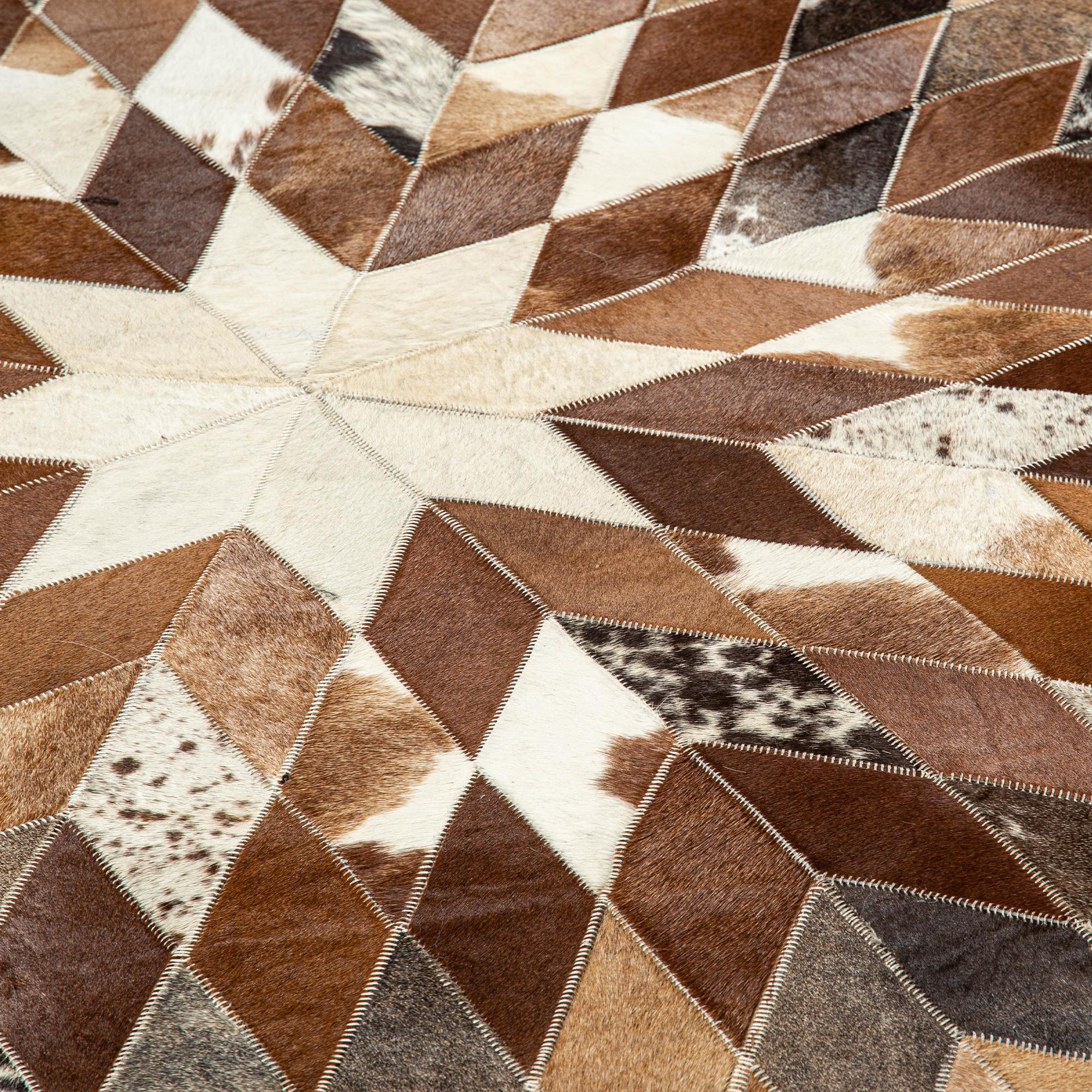 Round Star Cowhide Rug – Brown White Patchwork Leather Circle Carpet, Handmade Genuine Cowhide Rug for Living Room & Rustic Decor