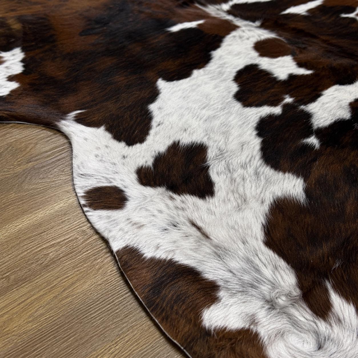 Genuine Tricolor Cowhide Rug 6x8 - Real Hair On Cow Hide Rug - Brown Black White Spotted Cowhide