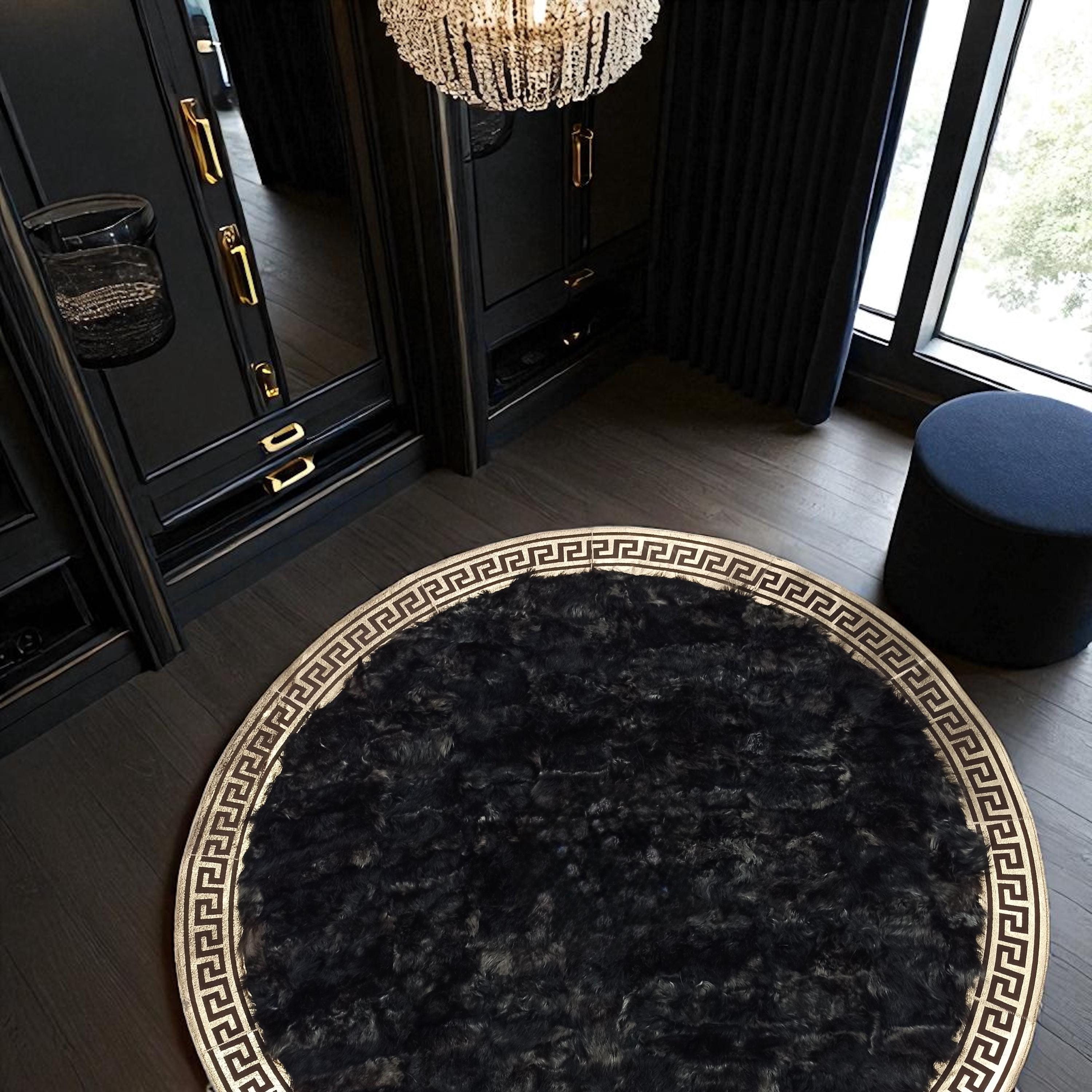 Black round Tuscan rug detail