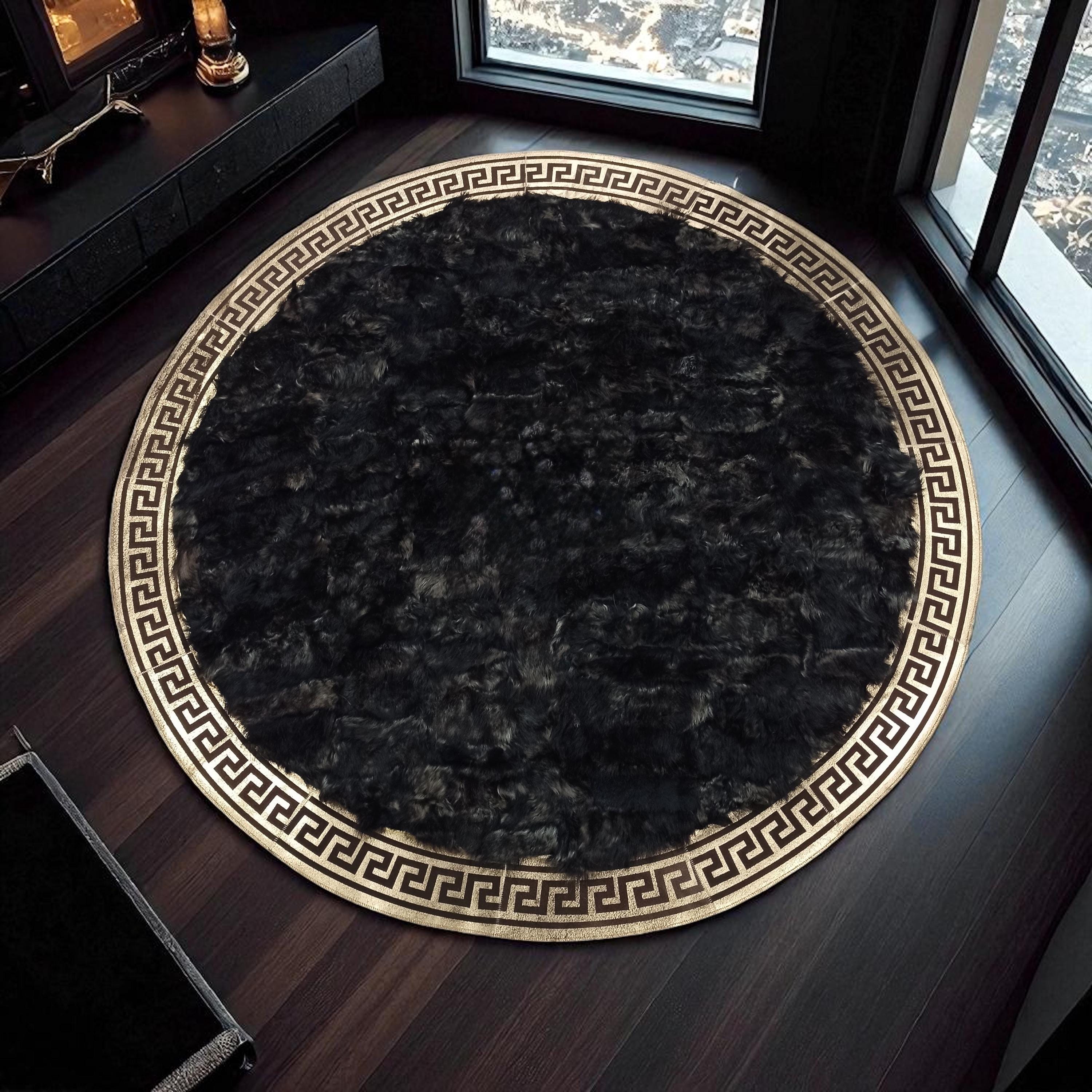 Black round Tuscan rug with Greek key border
